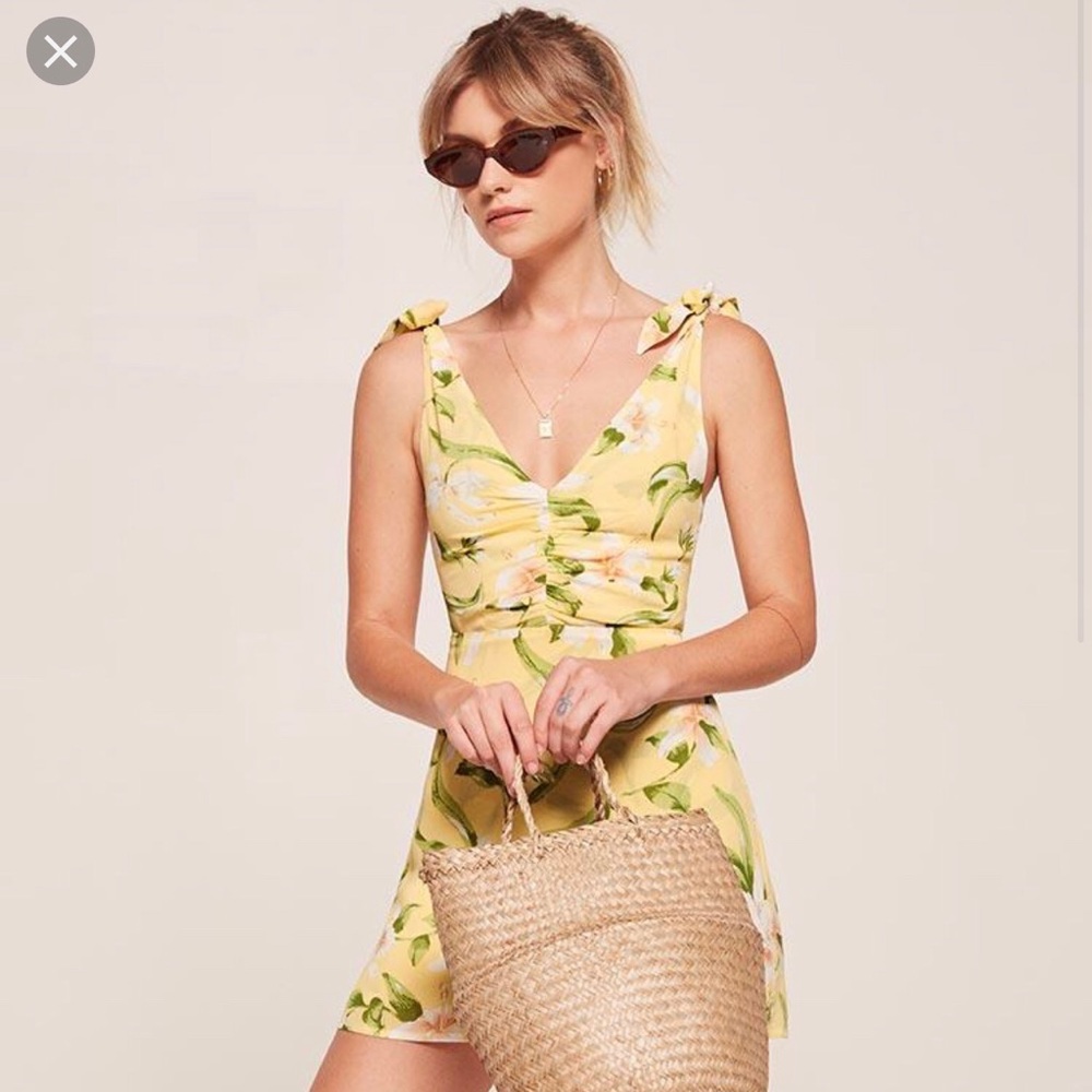 * SOLD * 🎉HP🎉 Reformation Carmensita dress - Picture 2 of 6